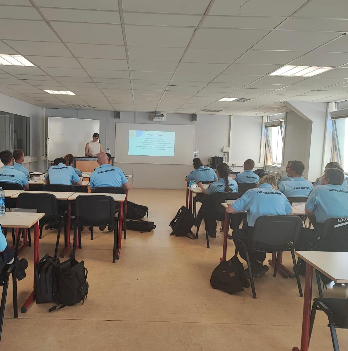 Formation auprès de professionnels de la police